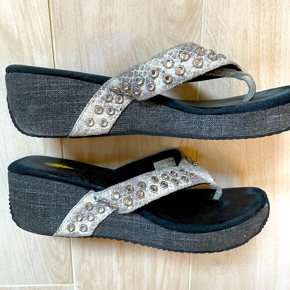 Volatile flip flops with Bling💥